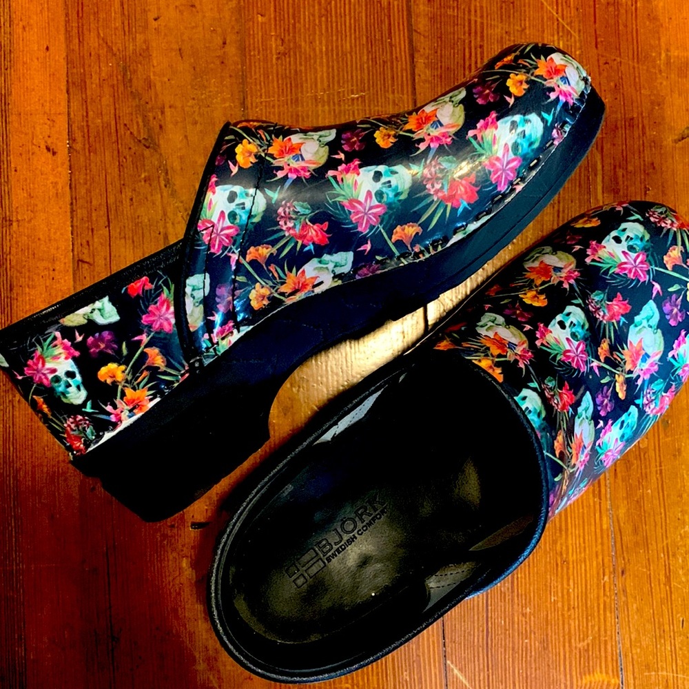 Bjork clogs w skulls and flowers, size EU 40-41 (US 9.5ish)